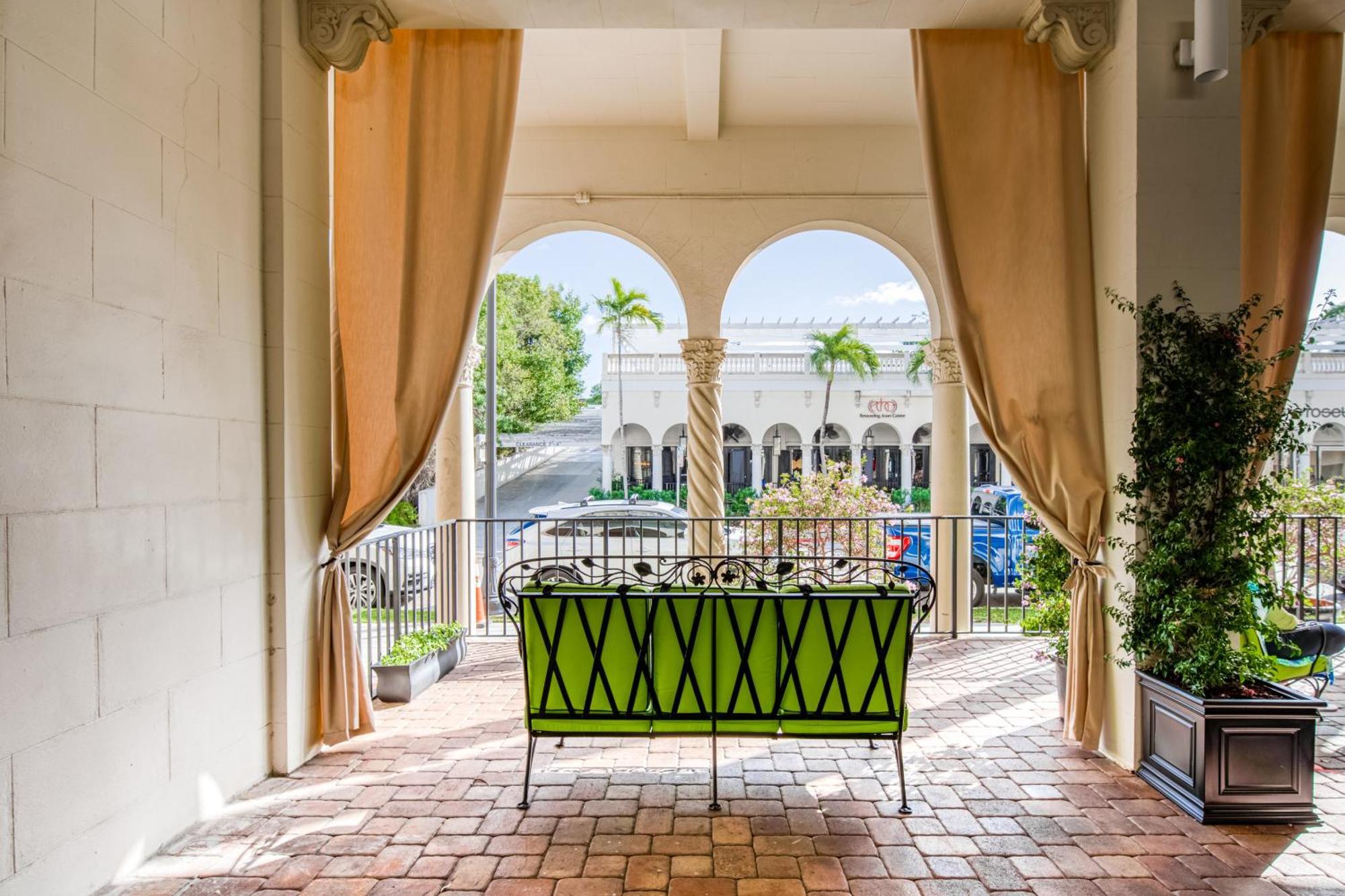 Palm Beach Hotel & Sunrise Cottage Room photo