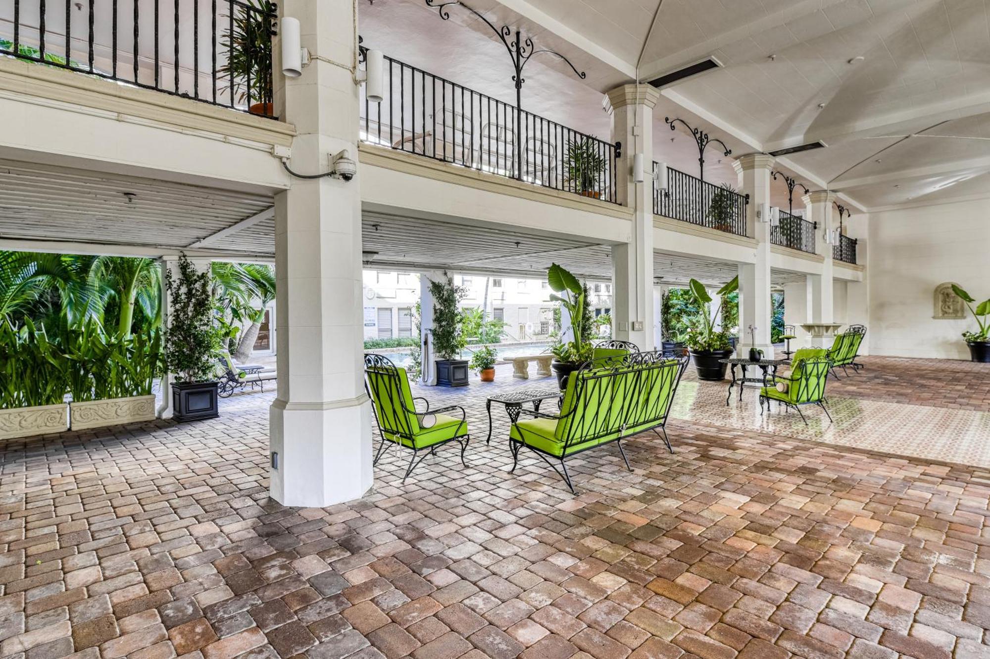 Palm Beach Hotel & Sunrise Cottage Room photo